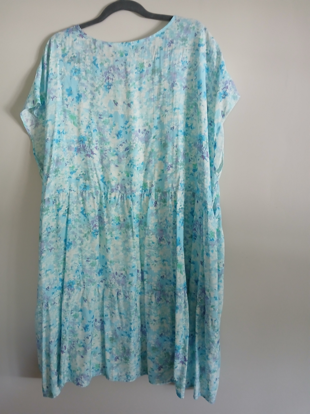 Time and Tru Pastel Floral V-Neck Dress - Picture 2 of 5